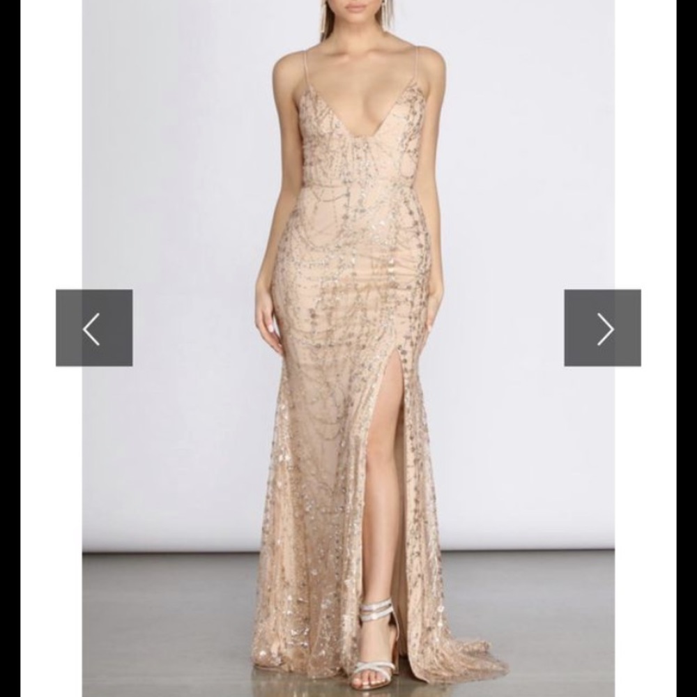 Beautiful gown w/ gold and silver glitter detail